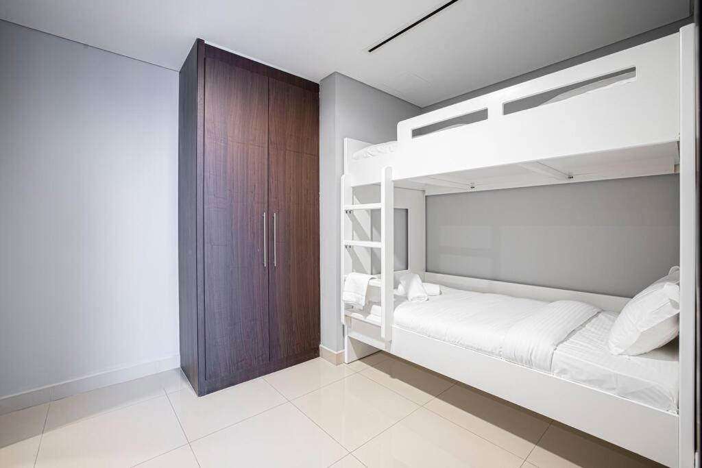Magnificent Brand New Lux 3Br Burj & Fountain View Apartment ดูไบ ภายนอก รูปภาพ