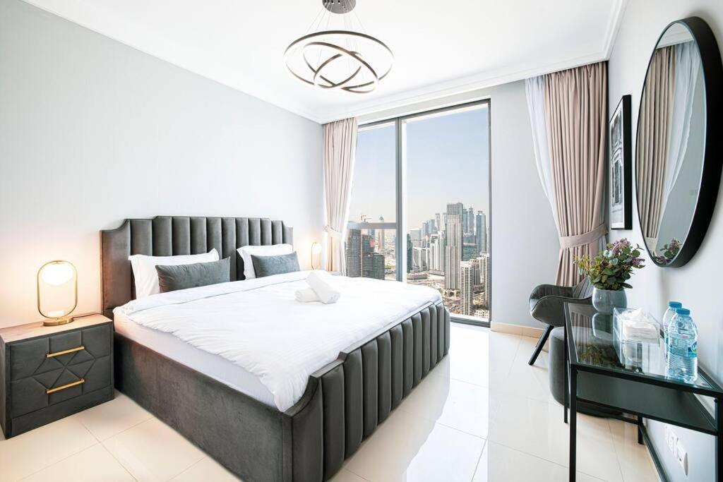 Magnificent Brand New Lux 3Br Burj & Fountain View Apartment ดูไบ ภายนอก รูปภาพ