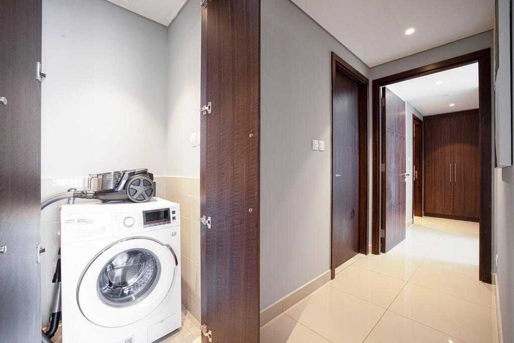 Magnificent Brand New Lux 3Br Burj & Fountain View Apartment ดูไบ ภายนอก รูปภาพ
