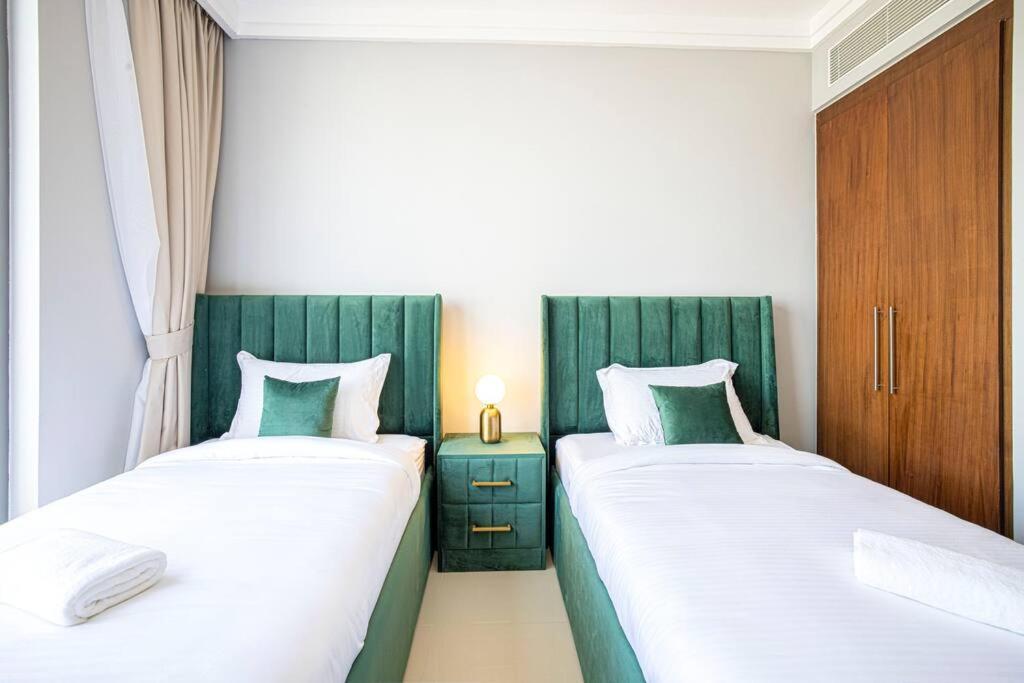 Magnificent Brand New Lux 3Br Burj & Fountain View Apartment ดูไบ ภายนอก รูปภาพ