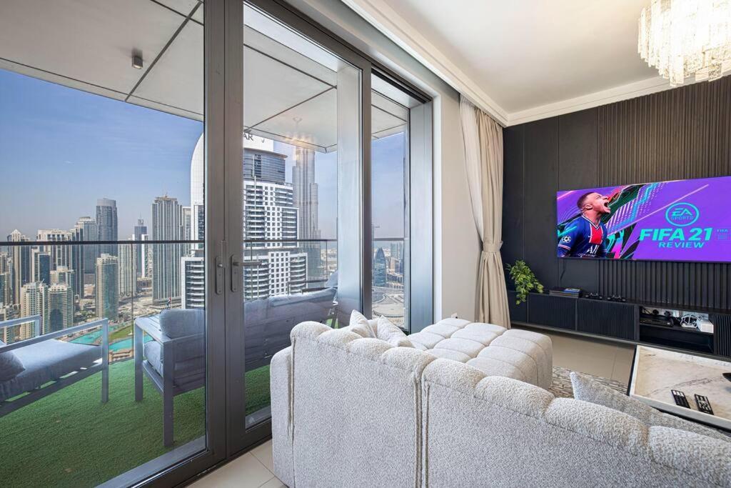 Magnificent Brand New Lux 3Br Burj & Fountain View Apartment ดูไบ ภายนอก รูปภาพ