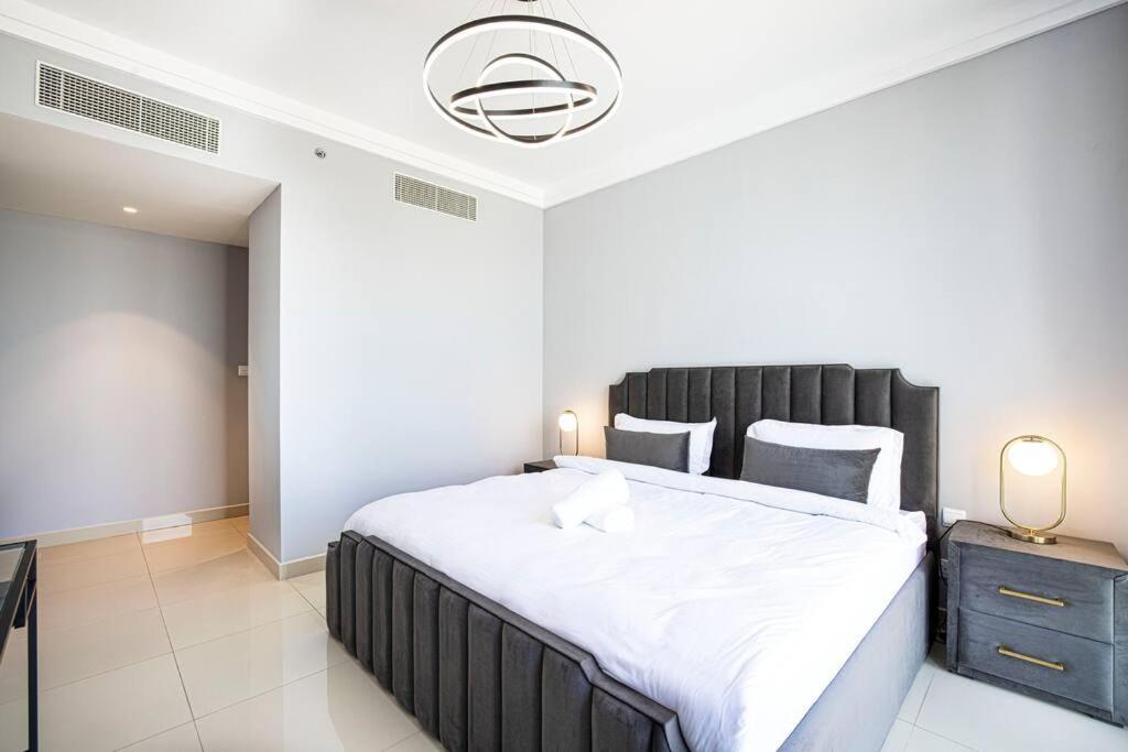 Magnificent Brand New Lux 3Br Burj & Fountain View Apartment ดูไบ ภายนอก รูปภาพ