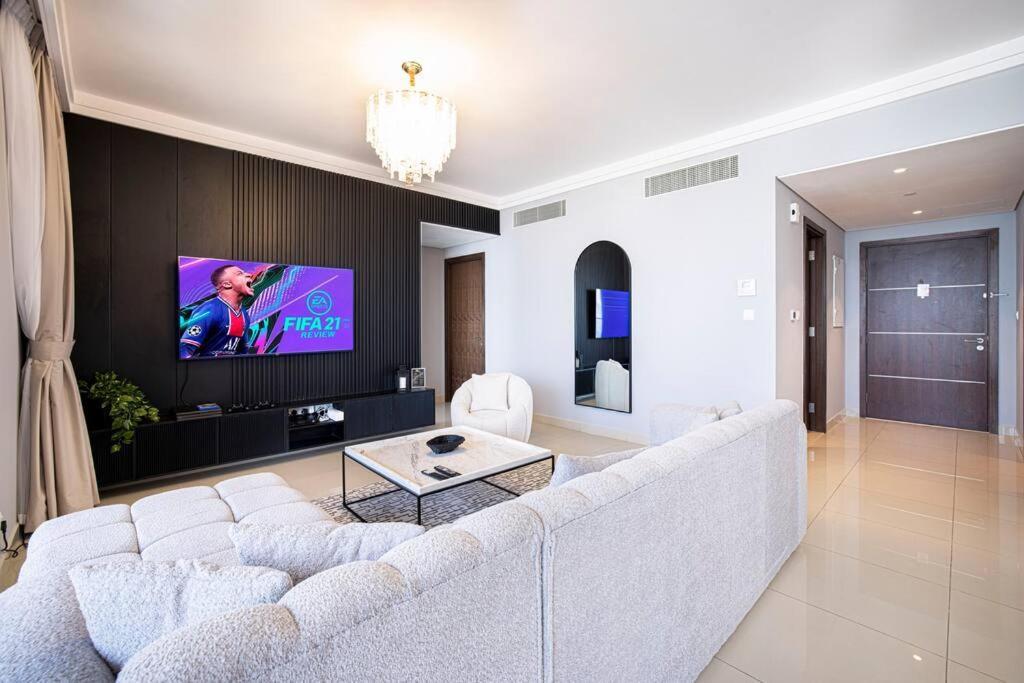 Magnificent Brand New Lux 3Br Burj & Fountain View Apartment ดูไบ ภายนอก รูปภาพ